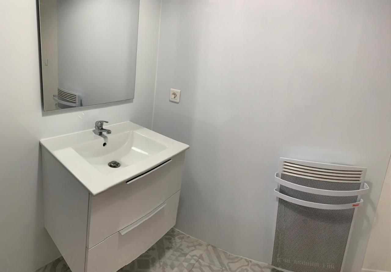 Appartement 2Eme Etage 42M2 Hyper Centre Ville / Parking Gratuit Riom Extérieur photo
